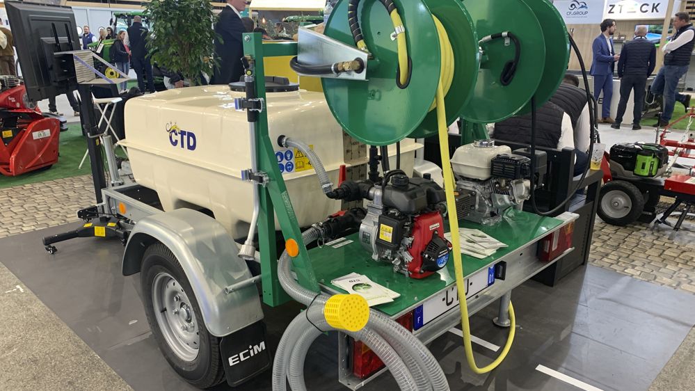 La remorque citerne Milan pour arroser et nettoyer à haute pression.